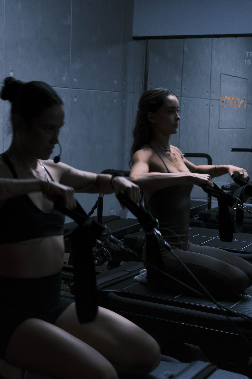 Ejercicio de remo en reformer Onecore